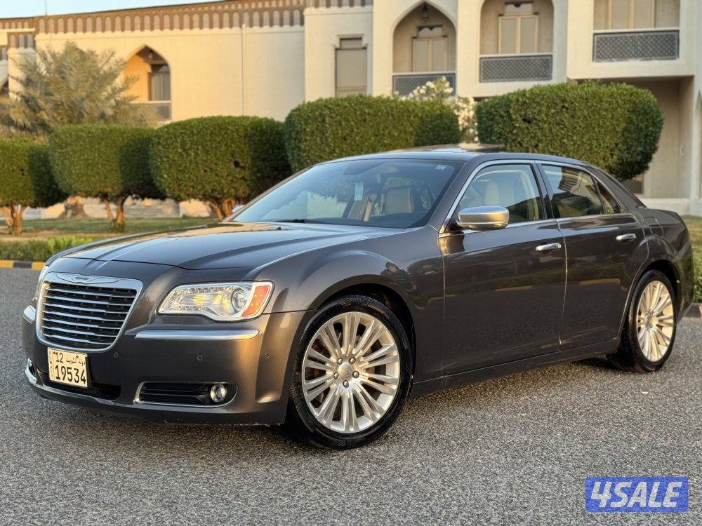 كرايزلر C300 V8 موديل 2014 بحاله نادره جدا8