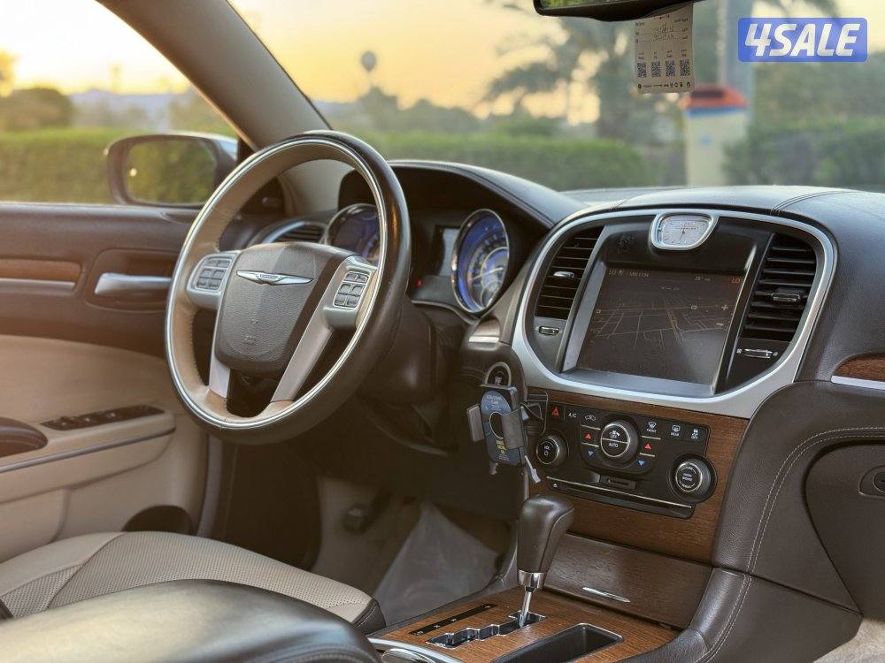 كرايزلر C300 V8 موديل 2014 بحاله نادره جدا13