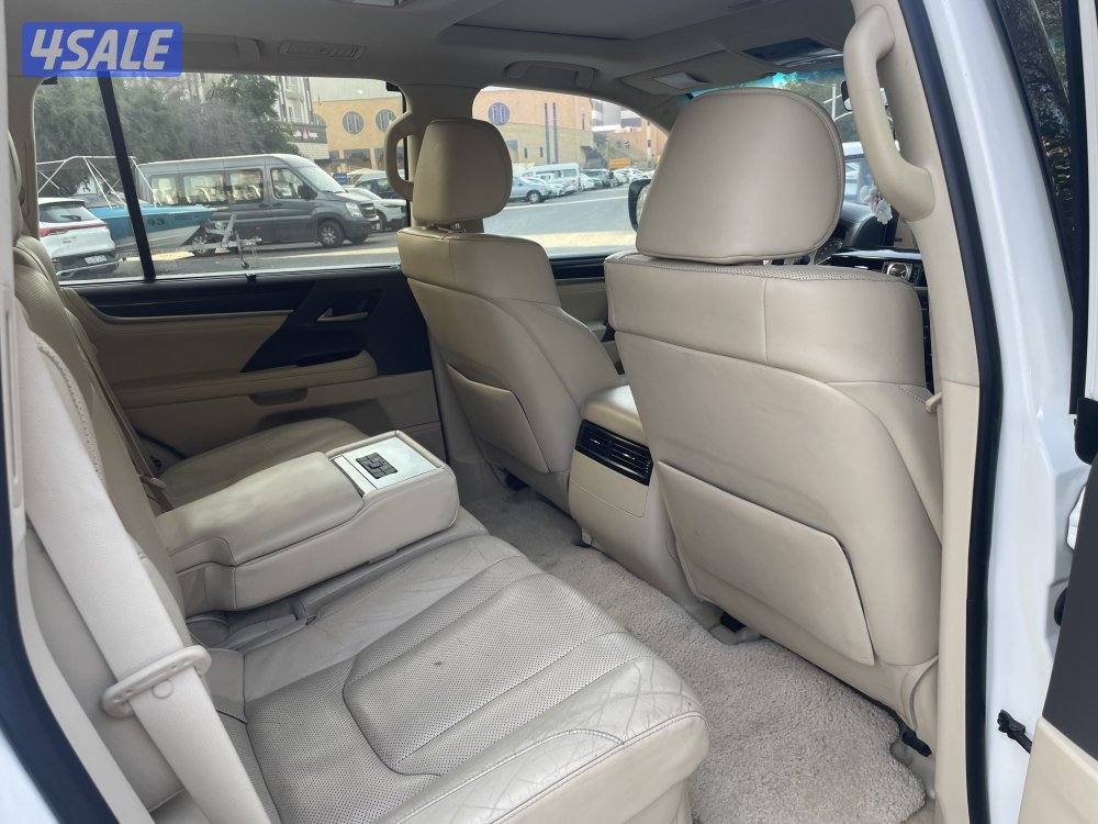 للبيع جيب لكزس LX460 موديل 20175