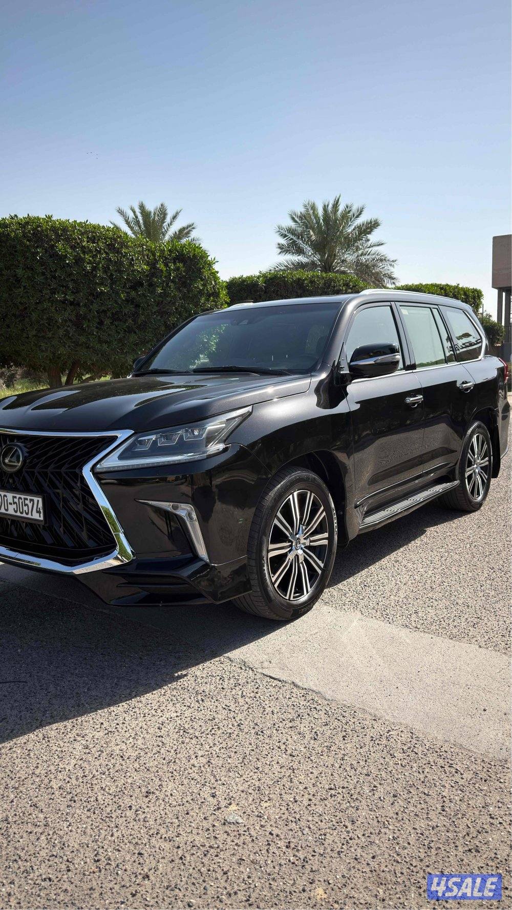 لكزش 2018 Lx درجة اولى لون اسود ملكي من الداخل جلد احمر0