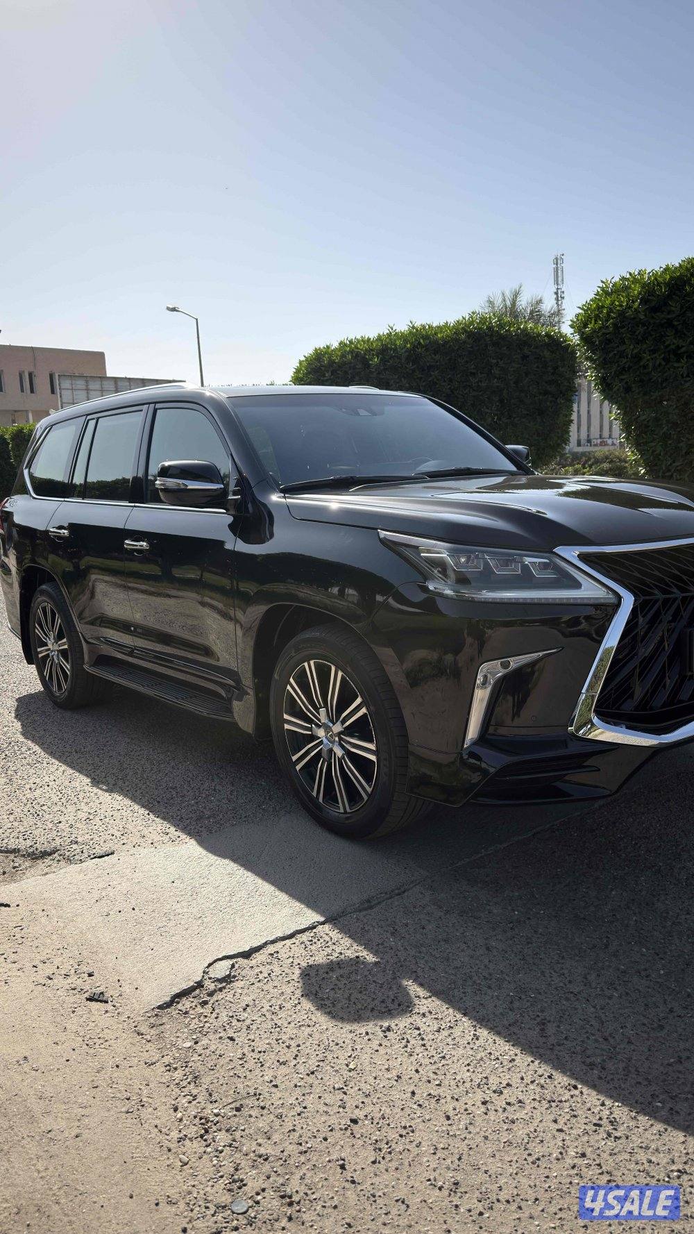 لكزش 2018 Lx درجة اولى لون اسود ملكي من الداخل جلد احمر1