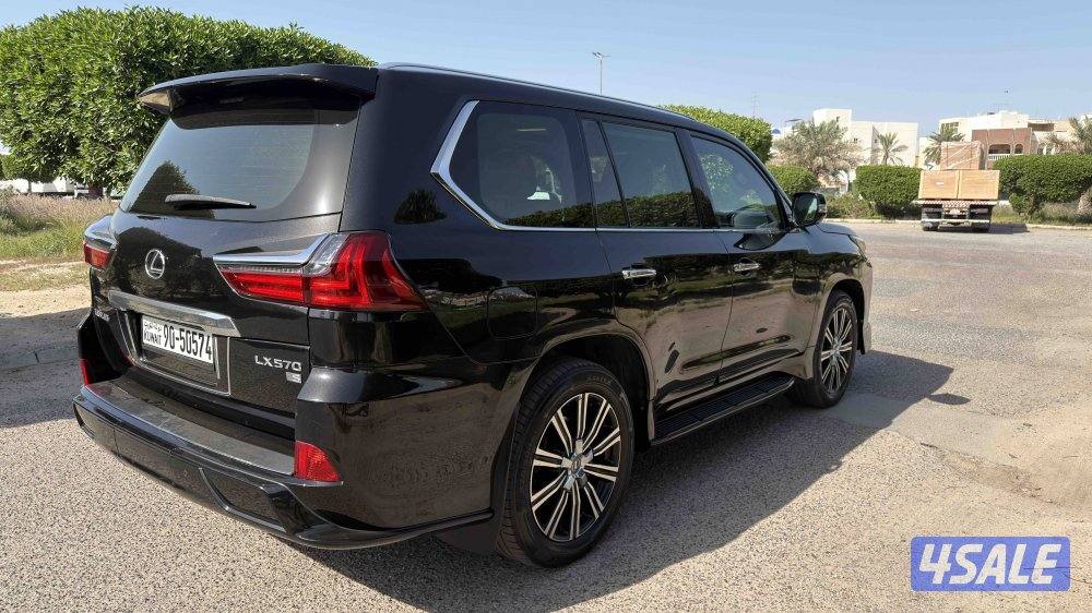 لكزش 2018 Lx درجة اولى لون اسود ملكي من الداخل جلد احمر3