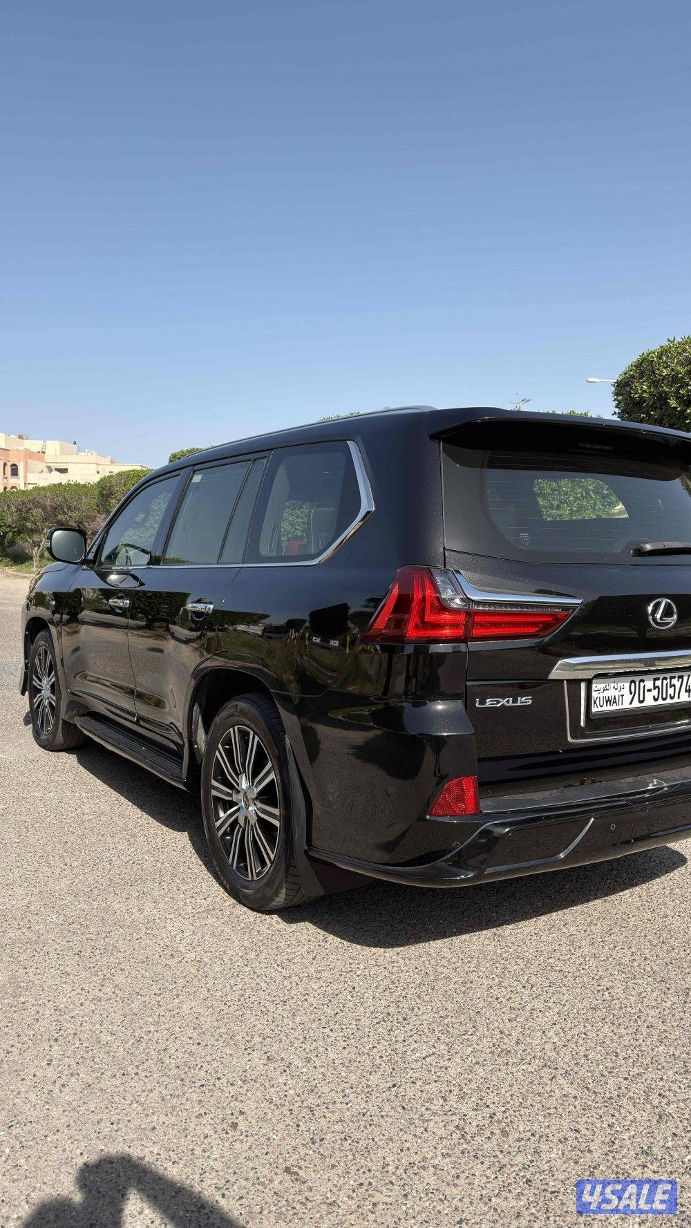 لكزش 2018 Lx درجة اولى لون اسود ملكي من الداخل جلد احمر4