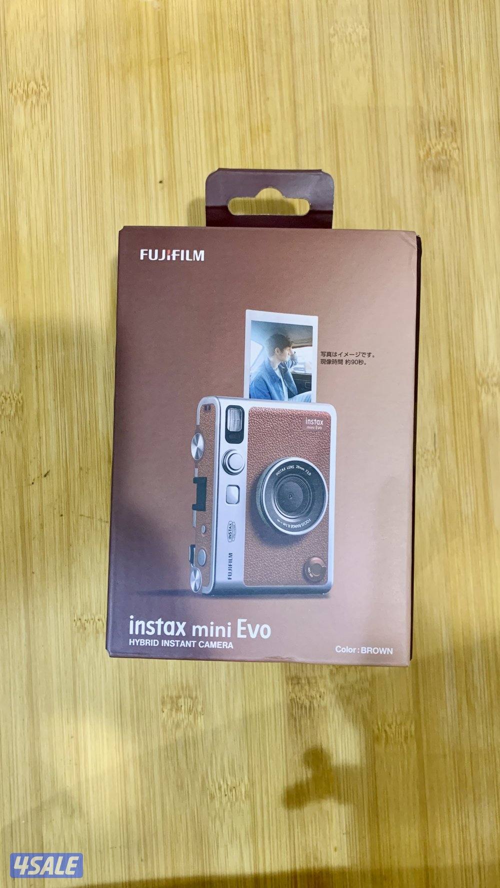للبيع كاميرا  Fujifilm Instax Mini Evo   جديده كامله الاغراض خاص 🤍0