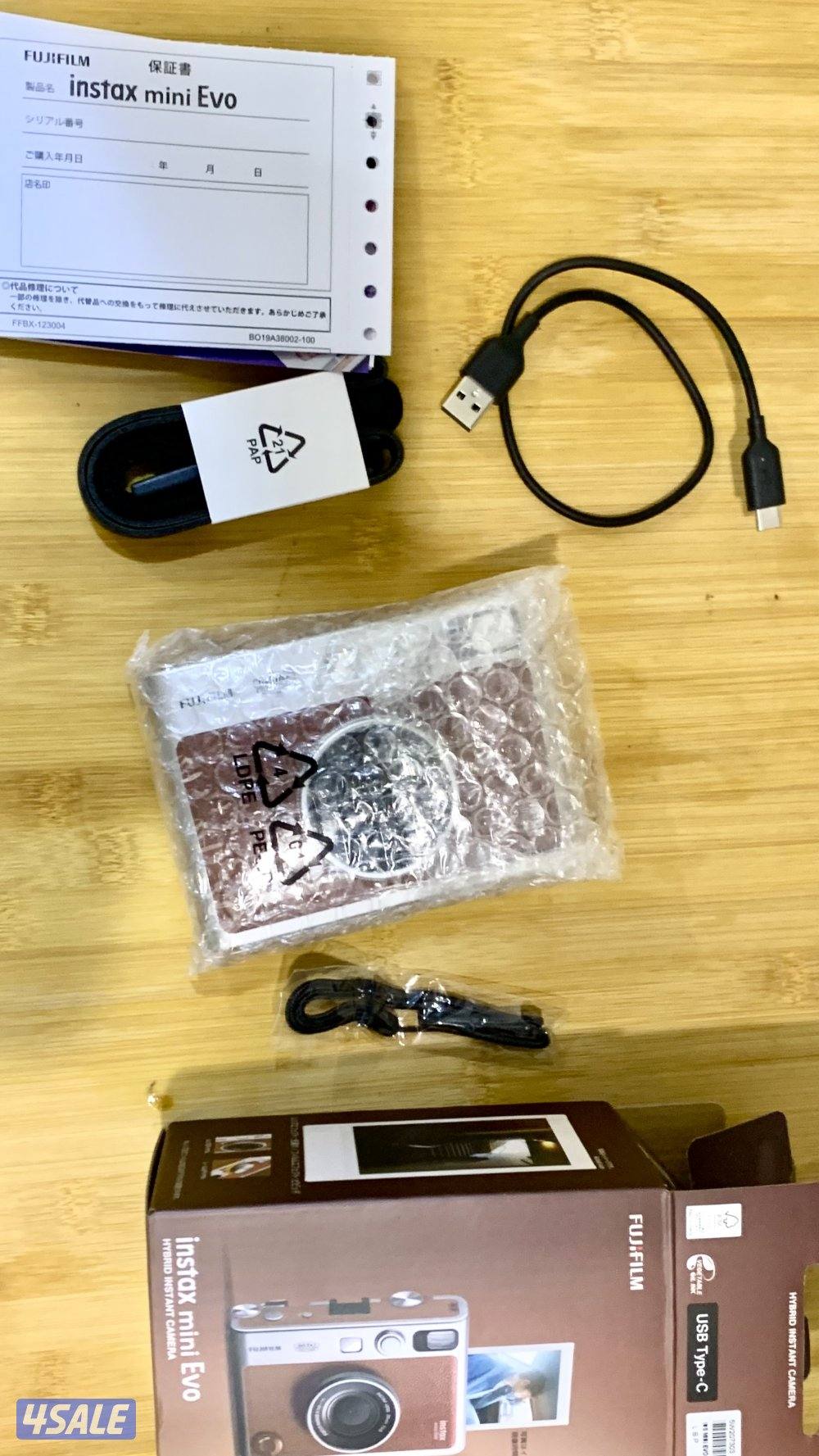 للبيع كاميرا  Fujifilm Instax Mini Evo   جديده كامله الاغراض خاص 🤍1