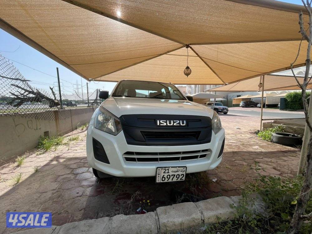 للبيع وانيت ايسوزو 2023 دبل صبغ الوكاله0