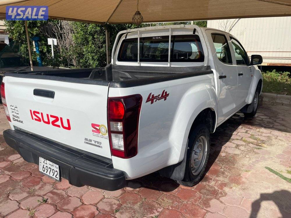 للبيع وانيت ايسوزو 2023 دبل صبغ الوكاله2