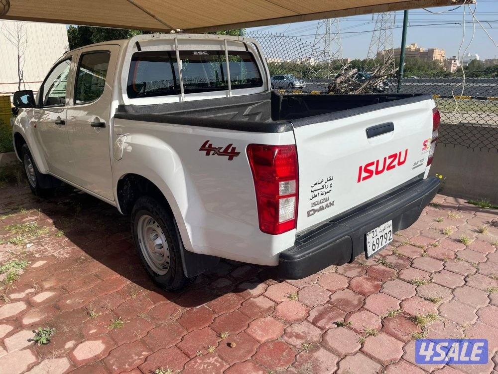 للبيع وانيت ايسوزو 2023 دبل صبغ الوكاله1