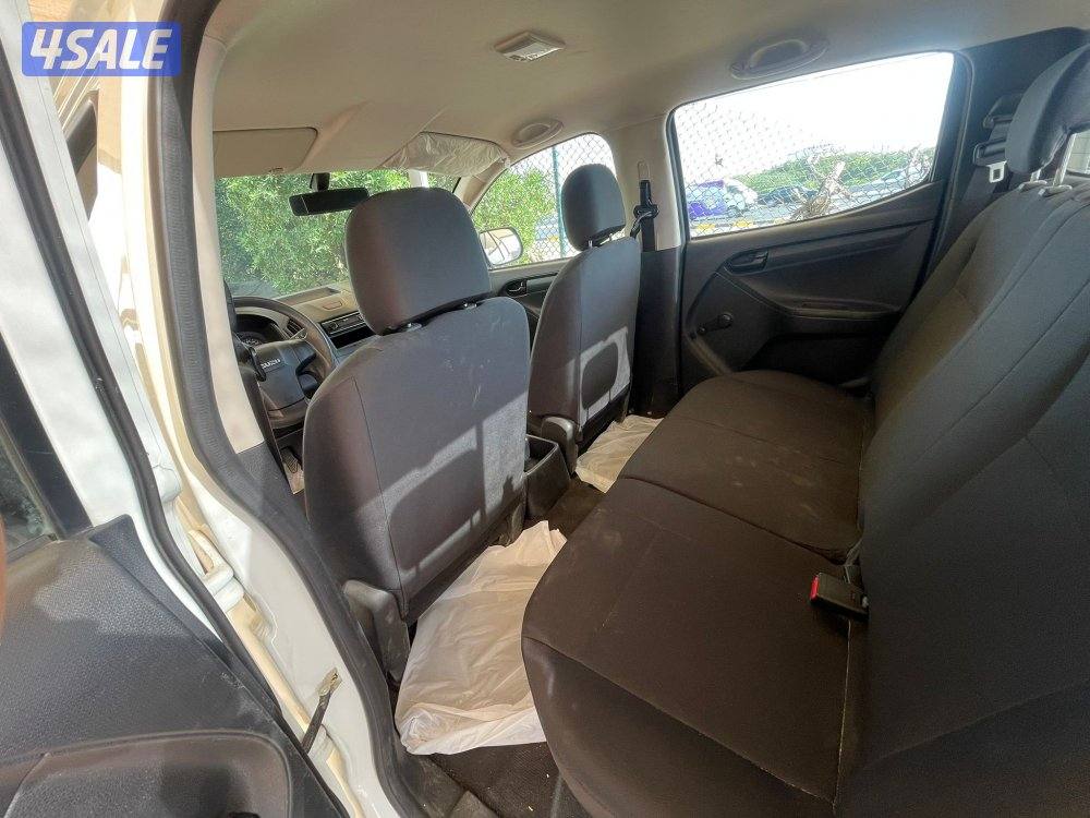 للبيع وانيت ايسوزو 2023 دبل صبغ الوكاله5