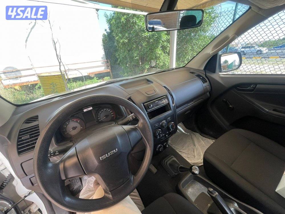 للبيع وانيت ايسوزو 2023 دبل صبغ الوكاله8