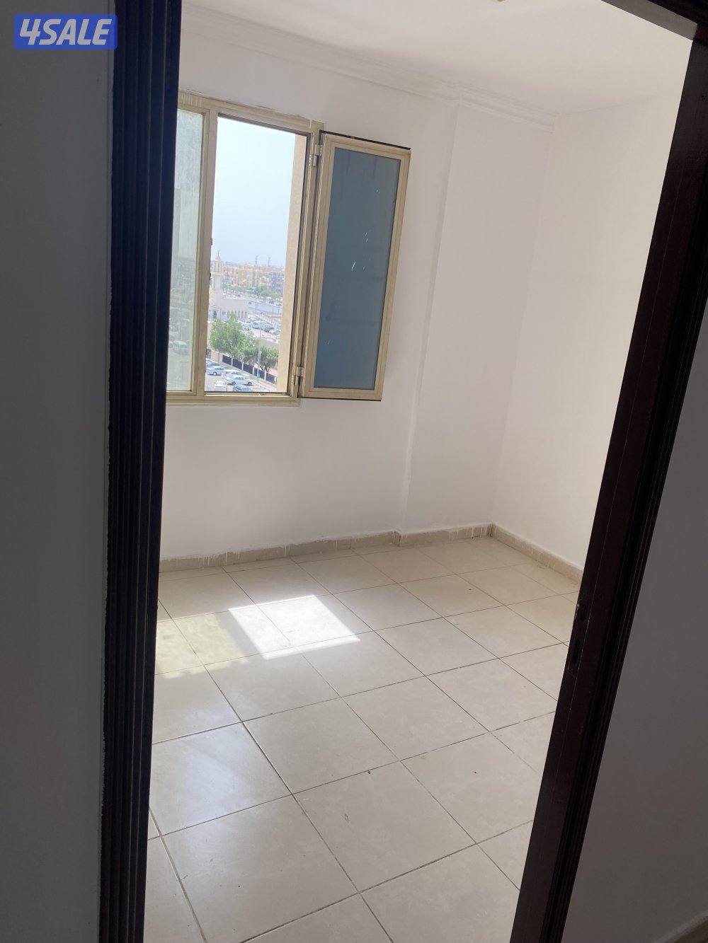 للايجار الفروانيه 36 و32 شقه والمنقف 40 والفنطاس 48حولي27السالميه380