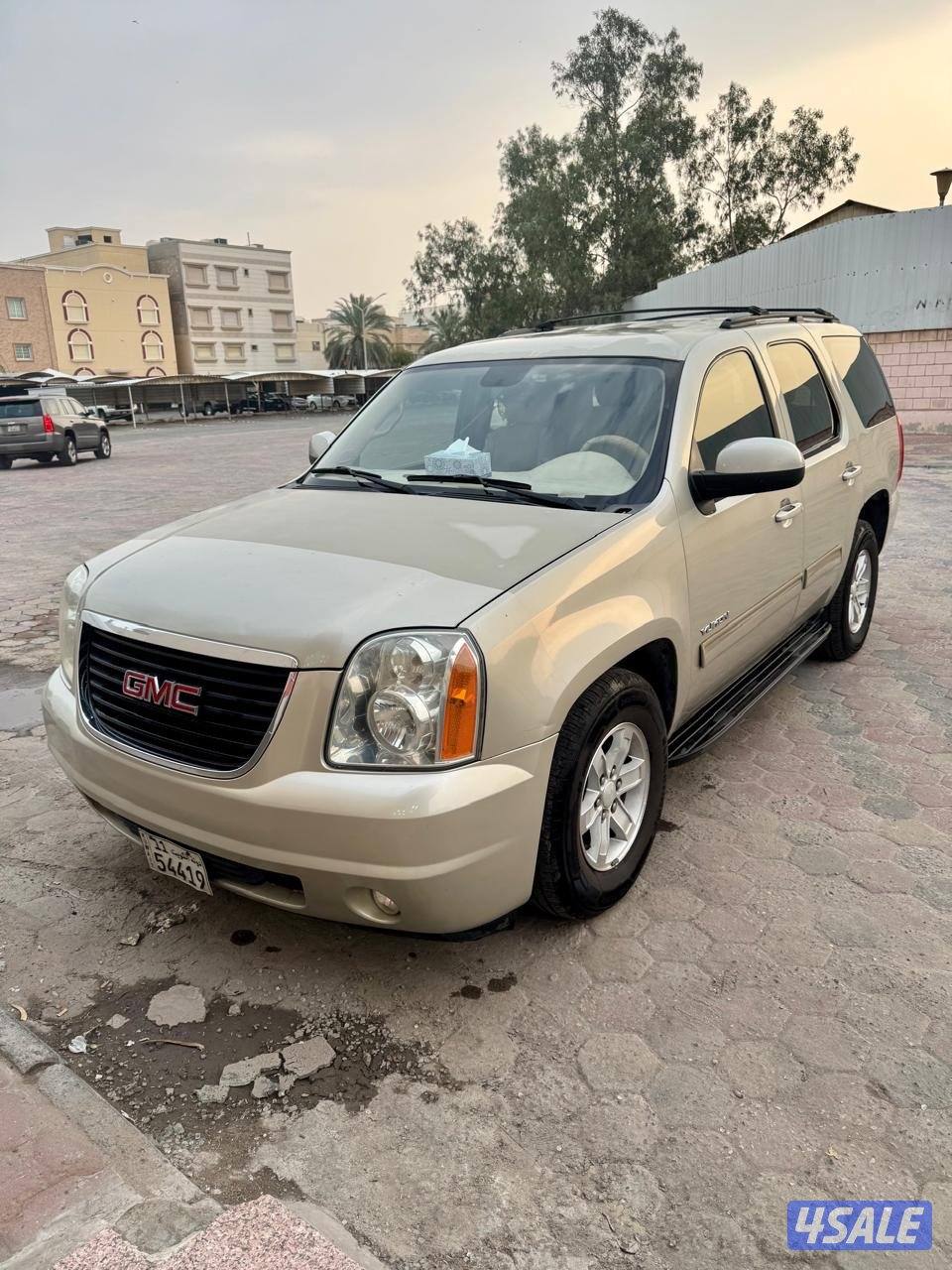 يوكن GMC بحالة ممتازه0