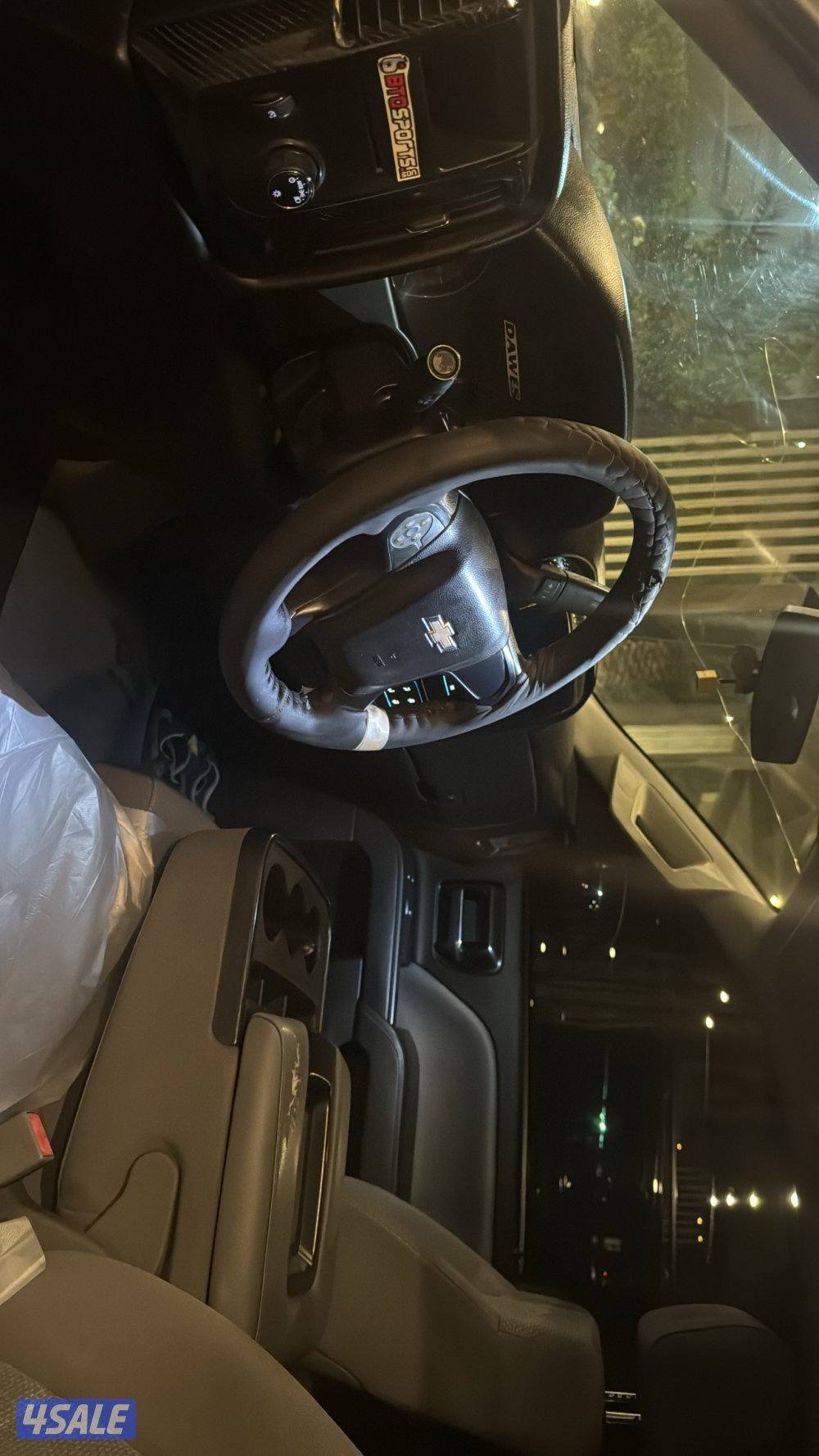 للبيع وانيت سلفرادو0