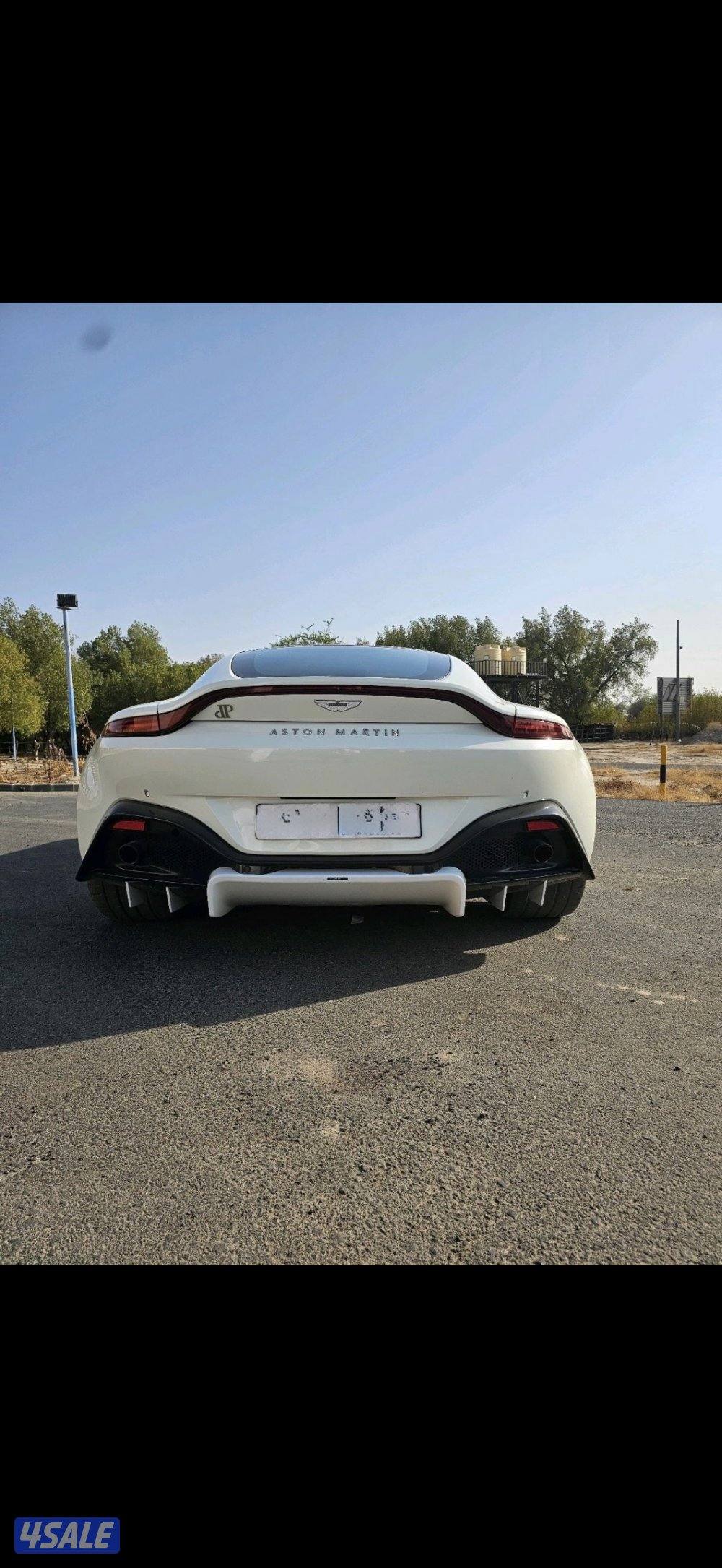 ASTONMARTIN Vantage1