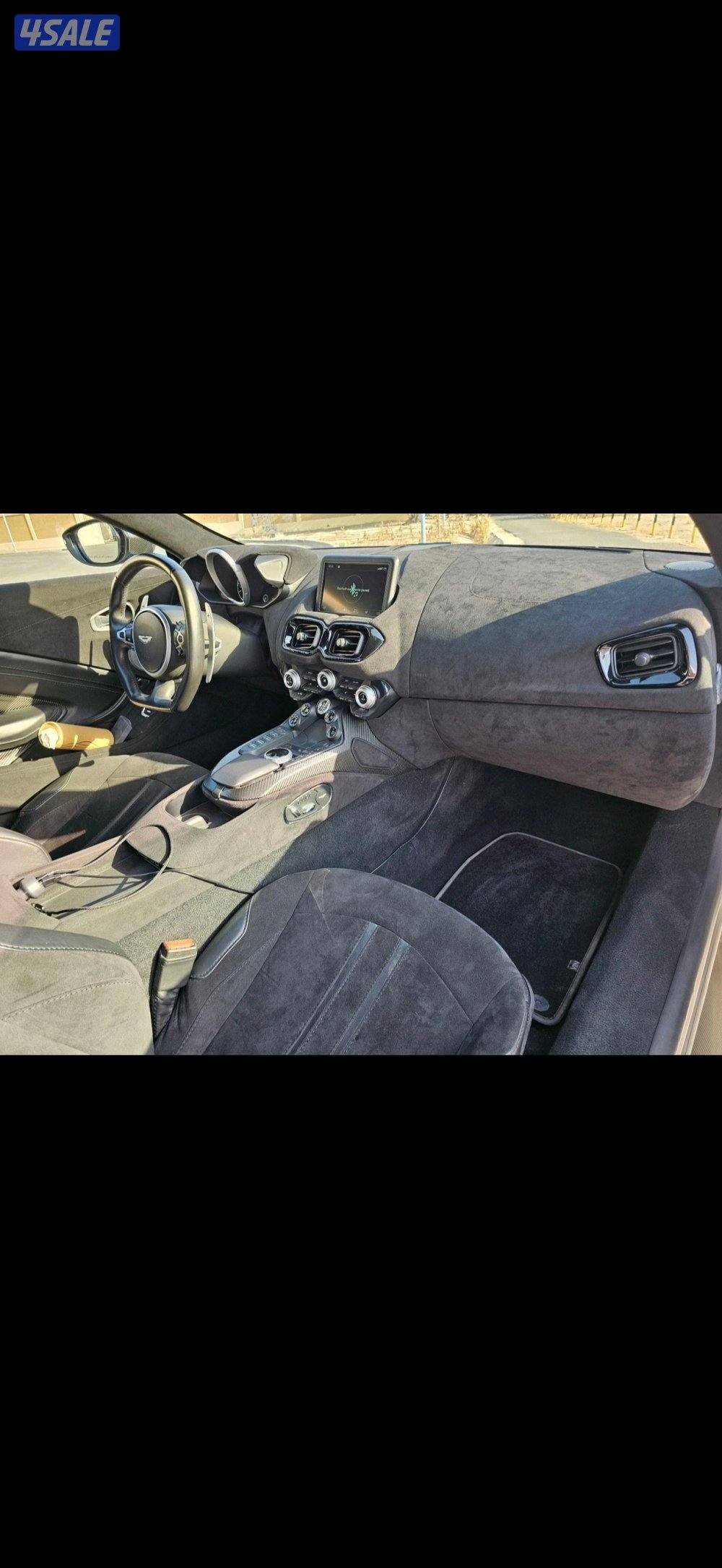 ASTONMARTIN Vantage9