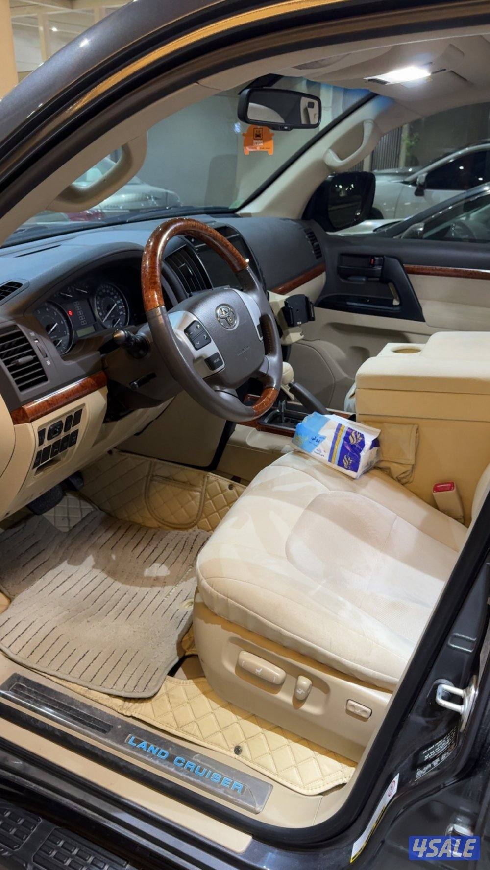 للبيع لاندكروزر 8 سلندر GXR موديل 2014 ماشي 200 الف سيرفس منتظم بالوكا5