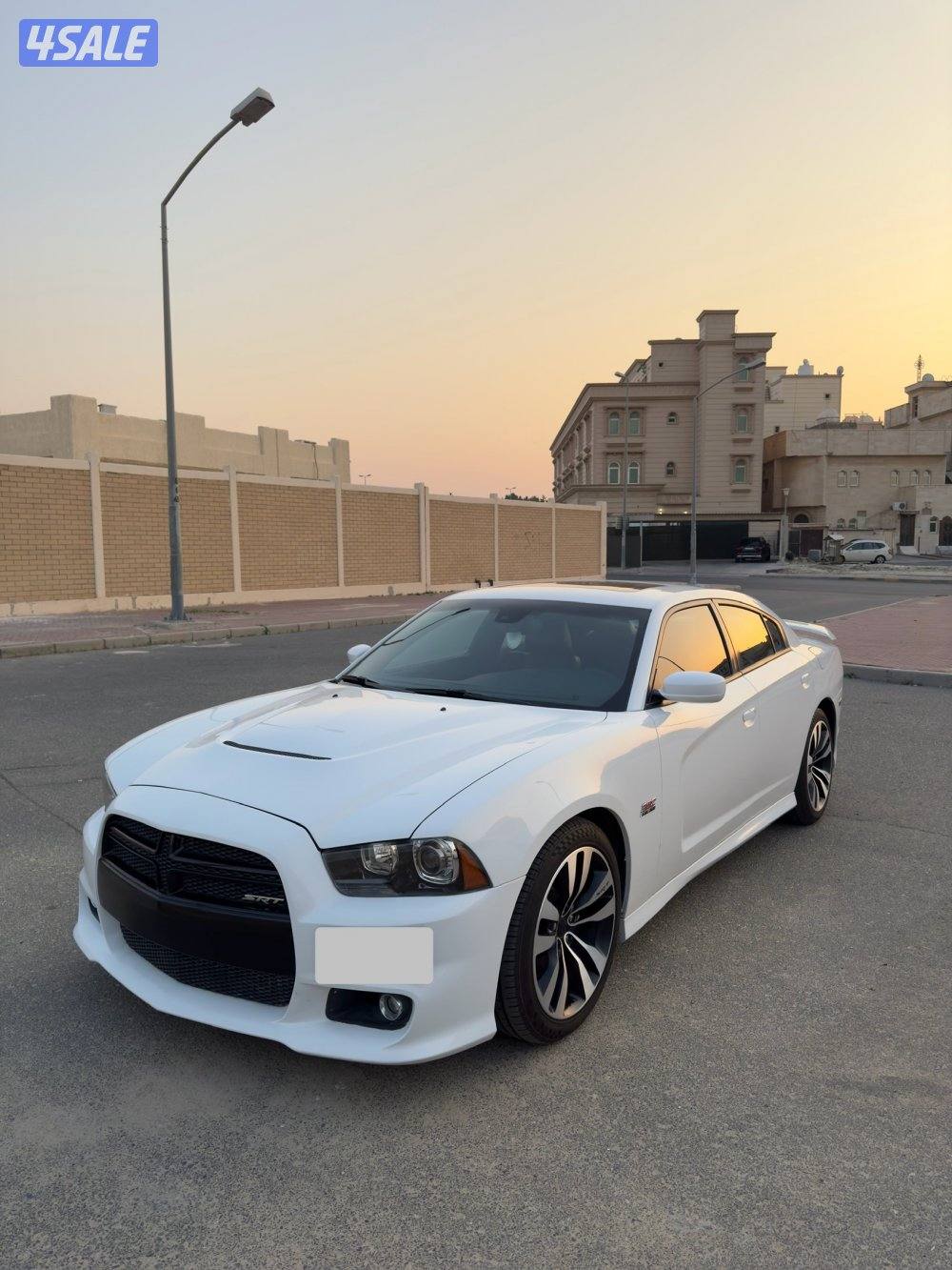 للبيع تشارجر RT موديل 20130