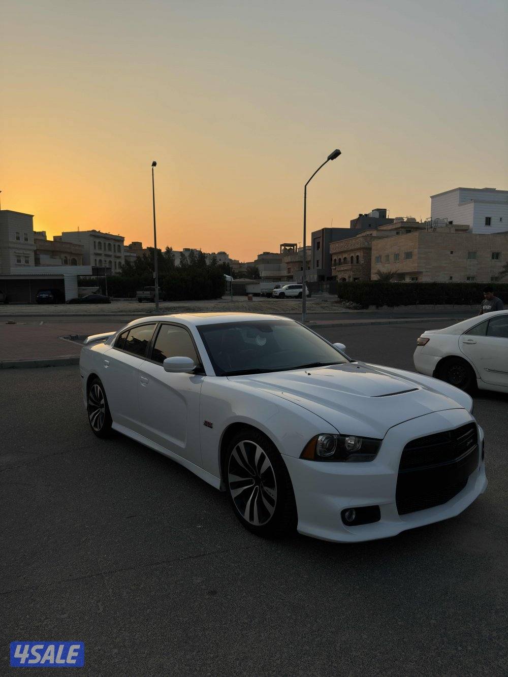 للبيع تشارجر RT موديل 20132