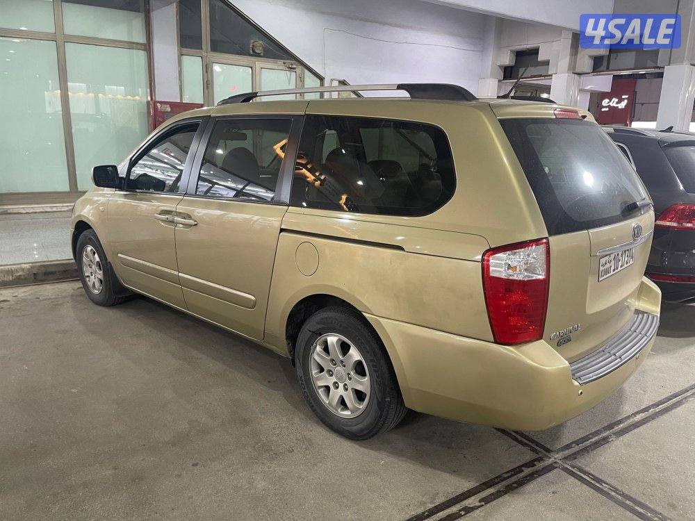 للبيع كيا كارنفل 20101