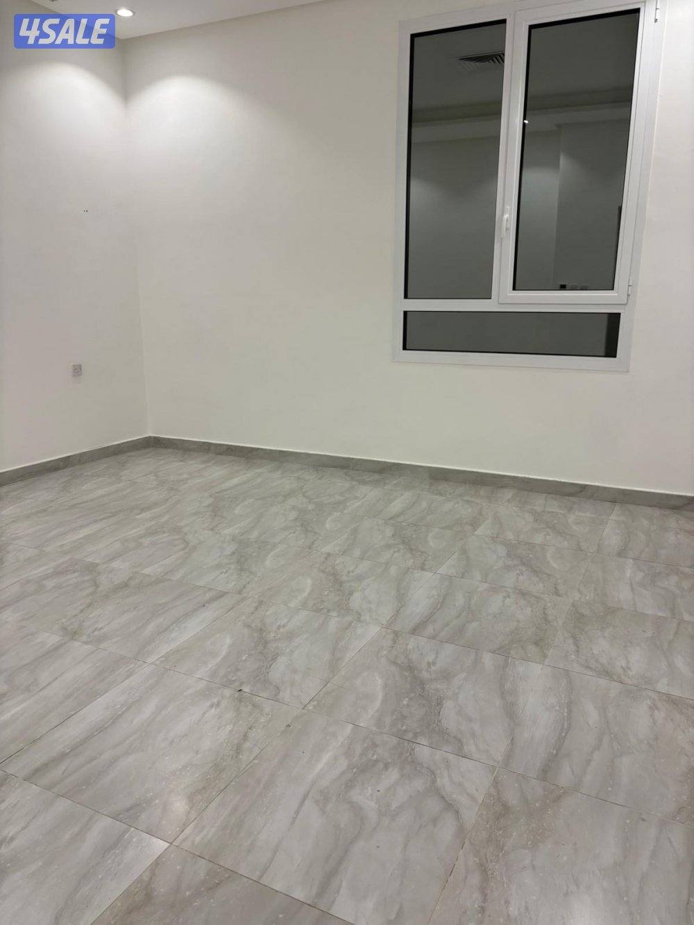 شقه 3 غرف وصاله وغرفة للعامله مع حمامها في الدور الثالث لوحدها3