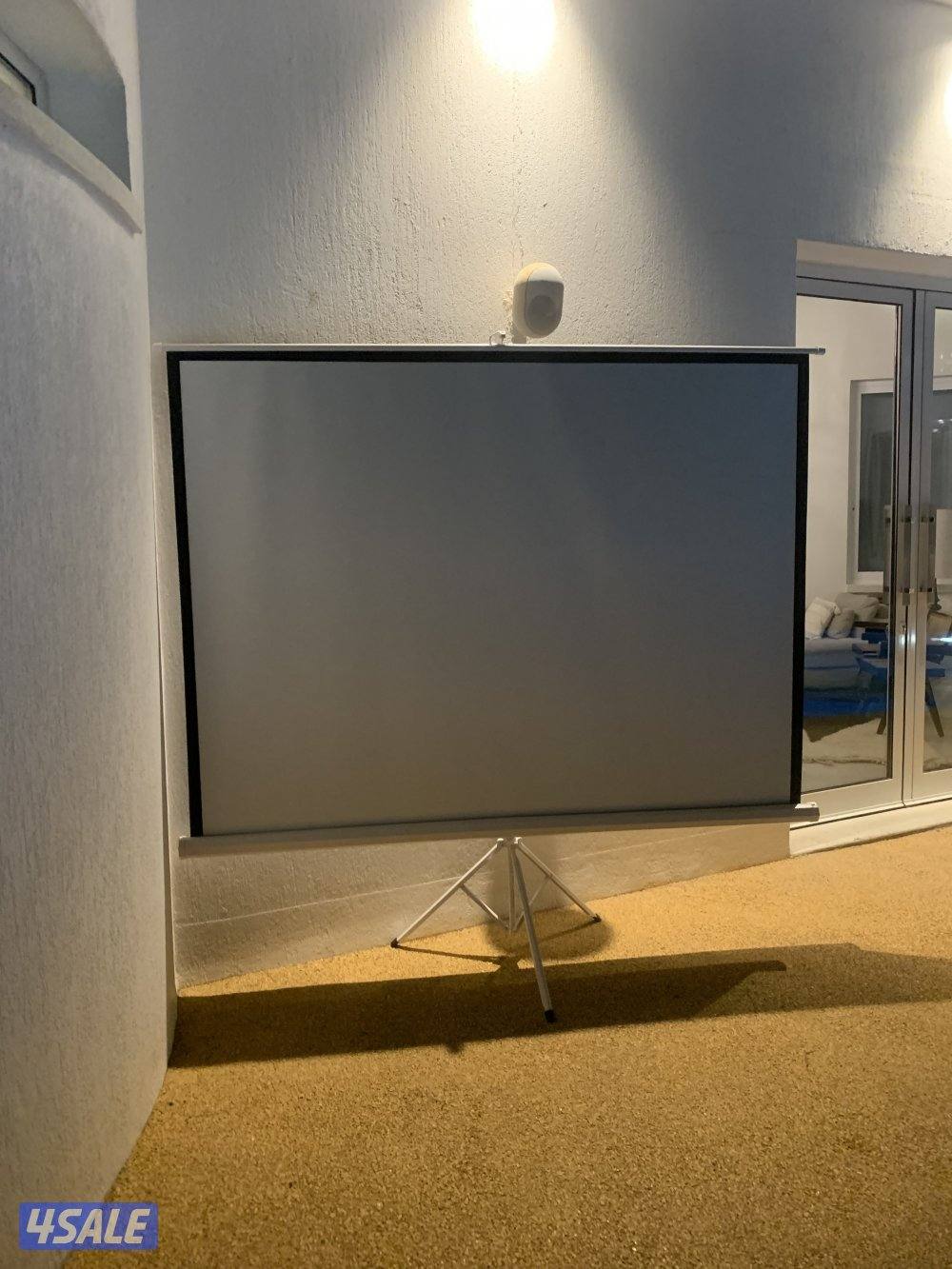 إيجار بروجكتور مع شاشات بروجكتور وقاعده1