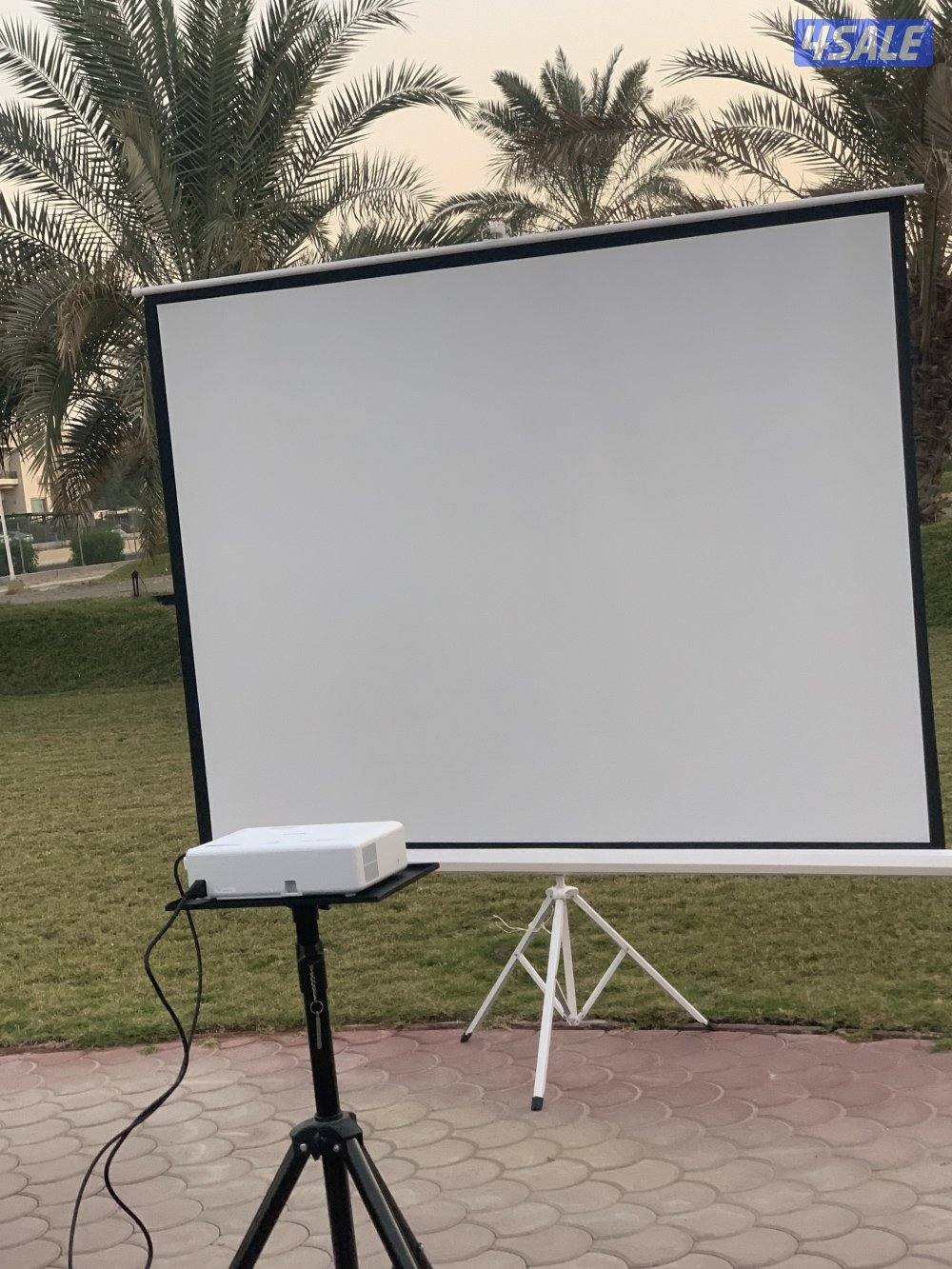 إيجار بروجكتور مع شاشات بروجكتور وقاعده3