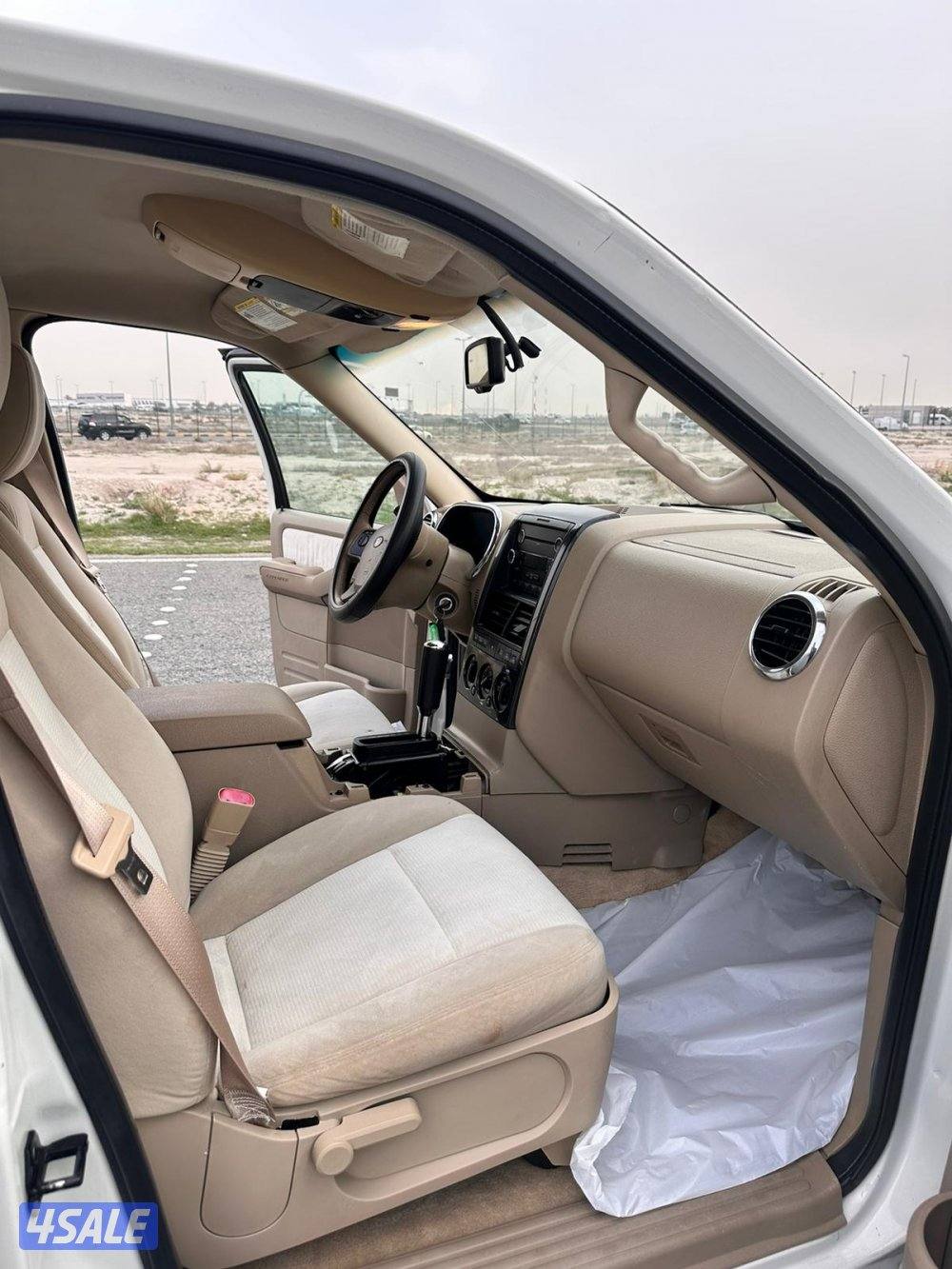 فورد اكسبلورر موديل ٢٠١٠ عداد ٢٩٠ الف لون ابيض بحاله جيده4