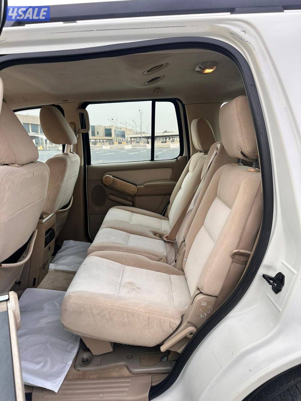 فورد اكسبلورر موديل ٢٠١٠ عداد ٢٩٠ الف لون ابيض بحاله جيده6