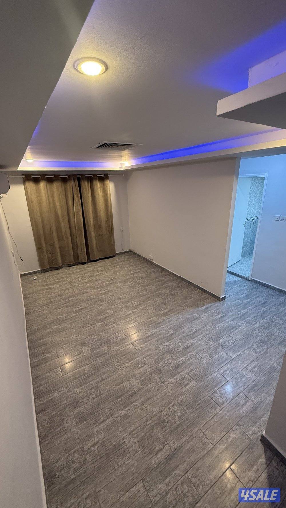 يوجد لدينا شقق الايجار غرفة وصالة ومطبخ وحمام تشطيب جديد خلو وفاضي4