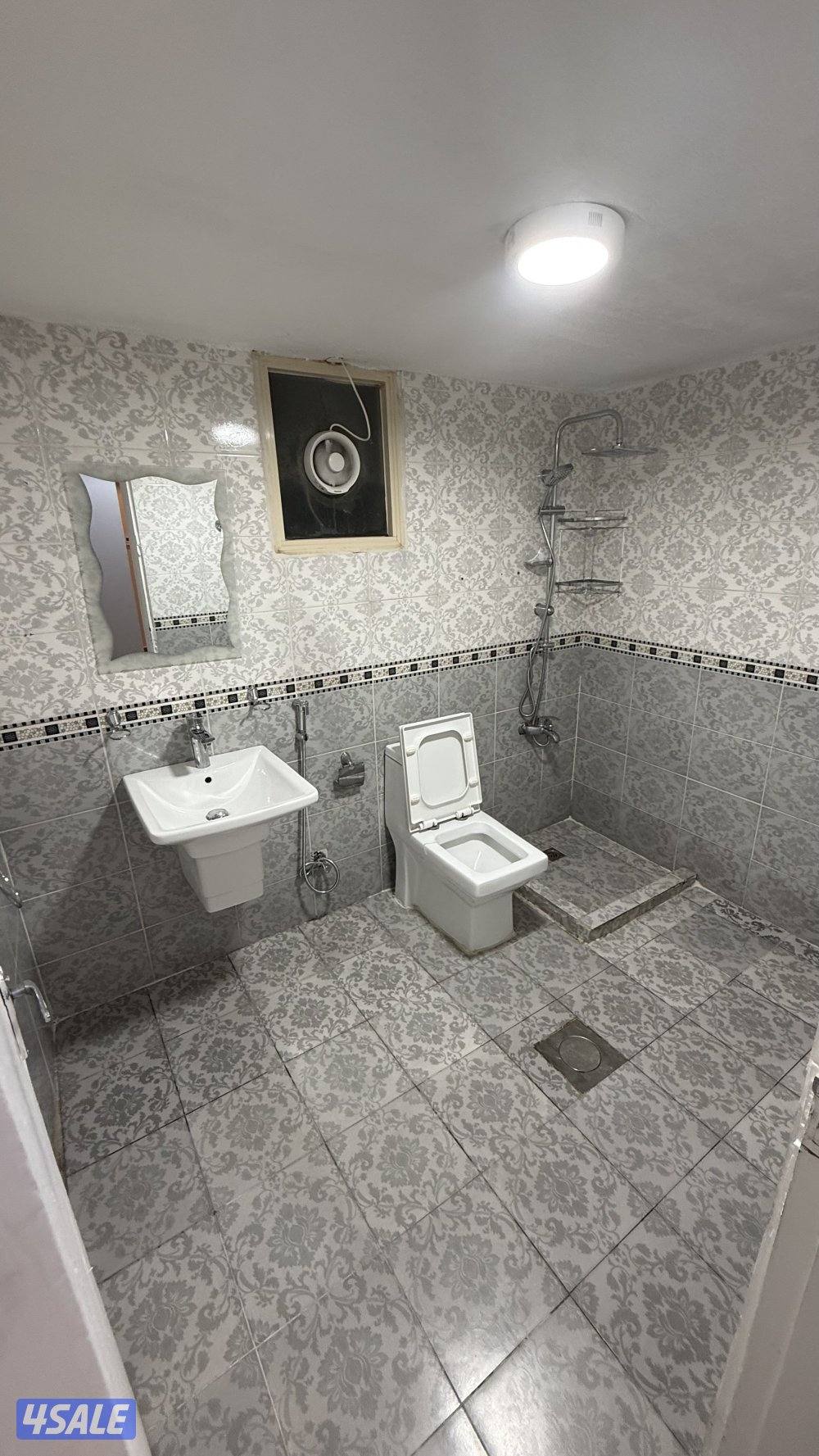 يوجد لدينا شقق الايجار غرفة وصالة ومطبخ وحمام تشطيب جديد خلو وفاضي5