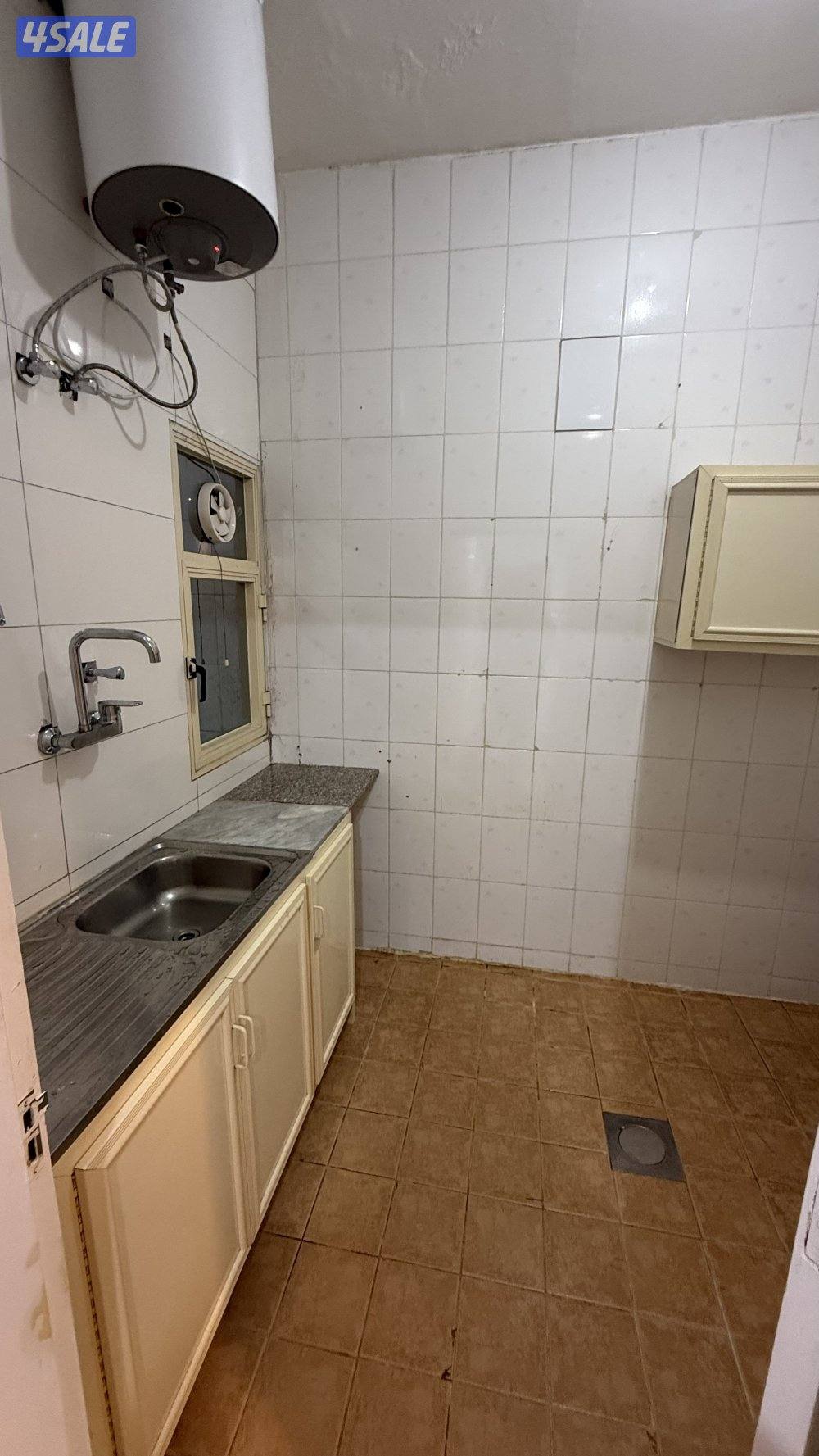 يوجد لدينا شقق الايجار غرفة وصالة ومطبخ وحمام تشطيب جديد خلو وفاضي6