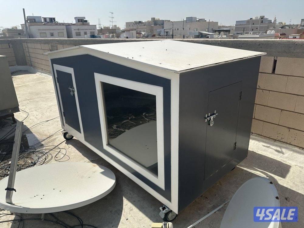 بيت للكلاب مع تكييف وتهوية. لم يتم استخدامه. سعر الجديد على 550 دك.0