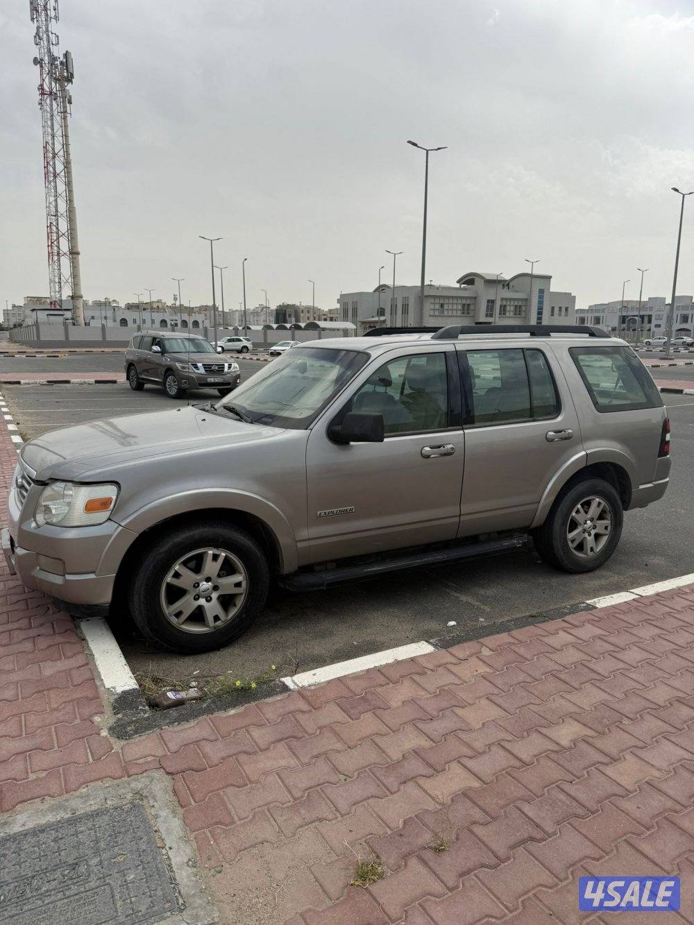 للبيع جيب فورد اكسبلور ٢٠٠٨ لون رمادي نظيف ماشي٤٠٠ الف السعر٣٧٠ دينار0