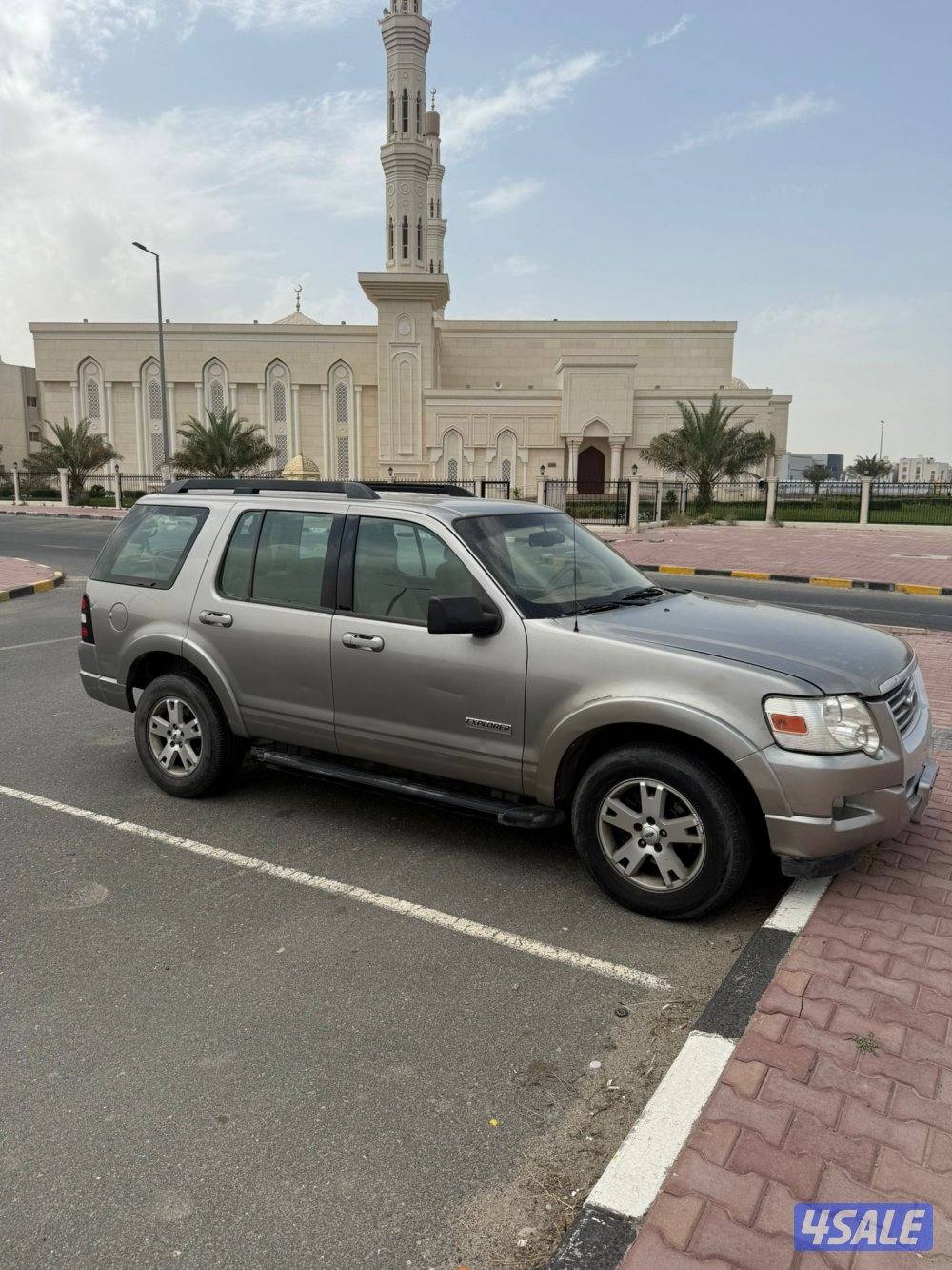 للبيع جيب فورد اكسبلور ٢٠٠٨ لون رمادي نظيف ماشي٤٠٠ الف السعر٣٧٠ دينار1
