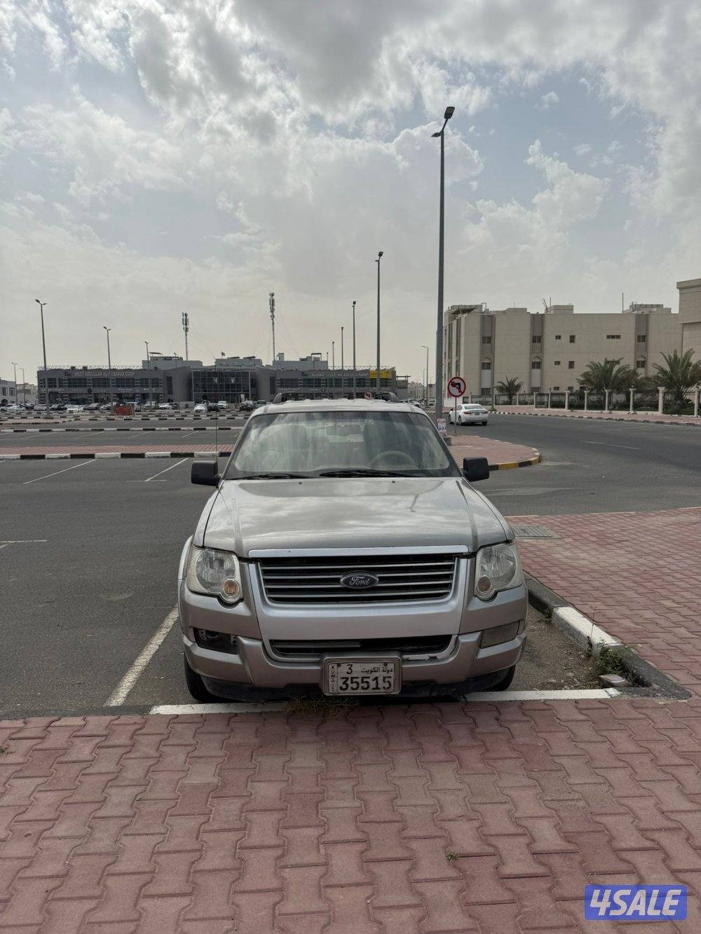 للبيع جيب فورد اكسبلور ٢٠٠٨ لون رمادي نظيف ماشي٤٠٠ الف السعر٣٧٠ دينار3