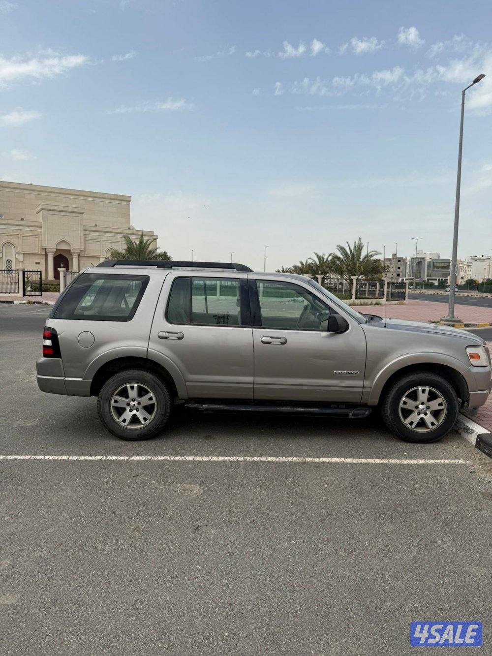 للبيع جيب فورد اكسبلور ٢٠٠٨ لون رمادي نظيف ماشي٤٠٠ الف السعر٣٧٠ دينار2