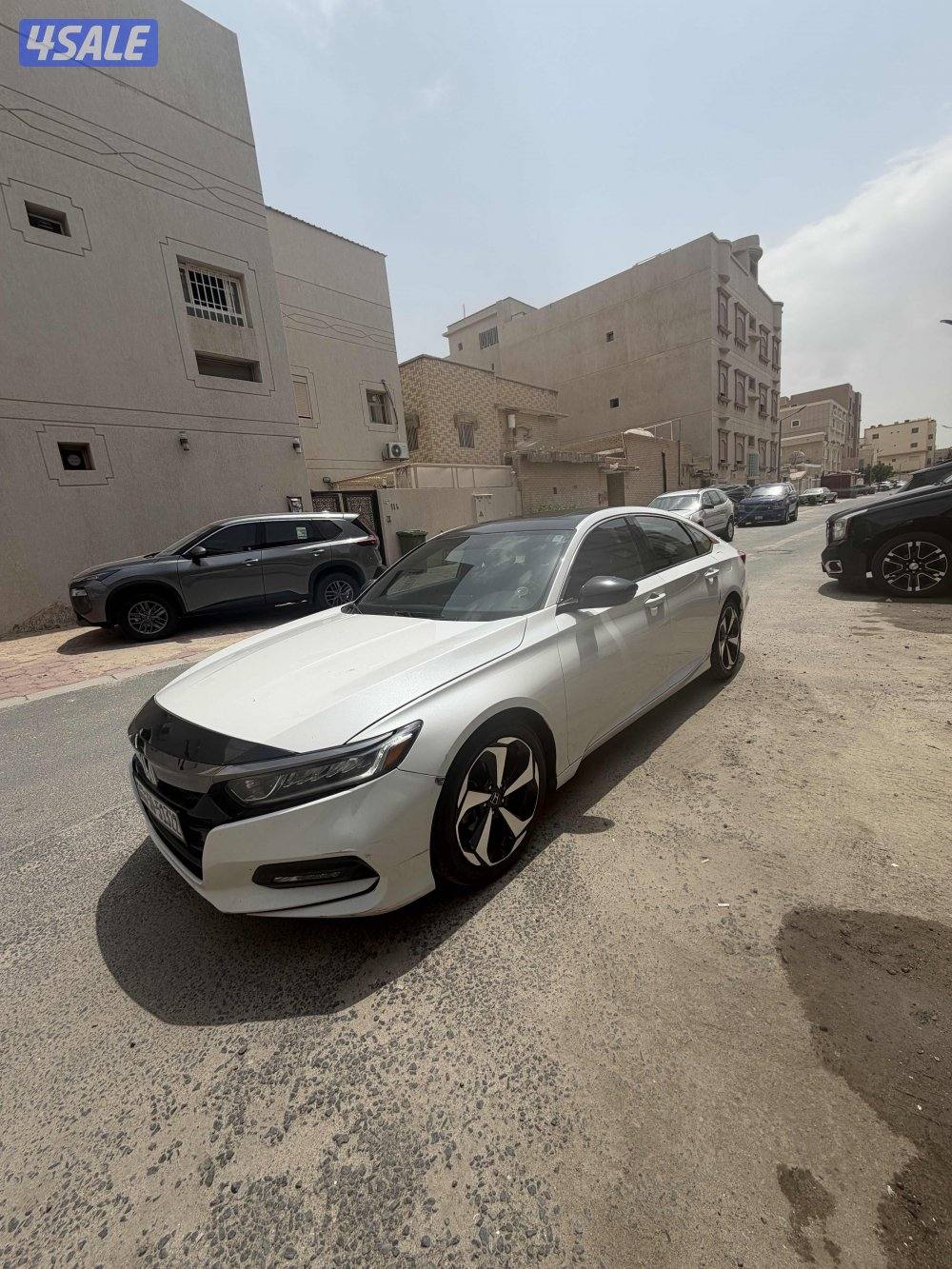 للبيع هوندا اكورد ابيض ماشي ١٣٠ السيارة تبارك الرحمن0