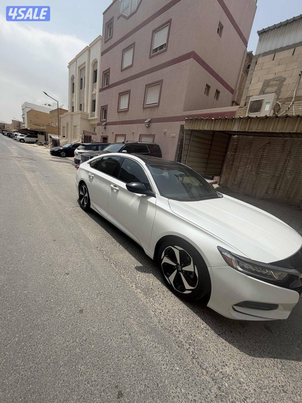 للبيع هوندا اكورد ابيض ماشي ١٣٠ السيارة تبارك الرحمن3