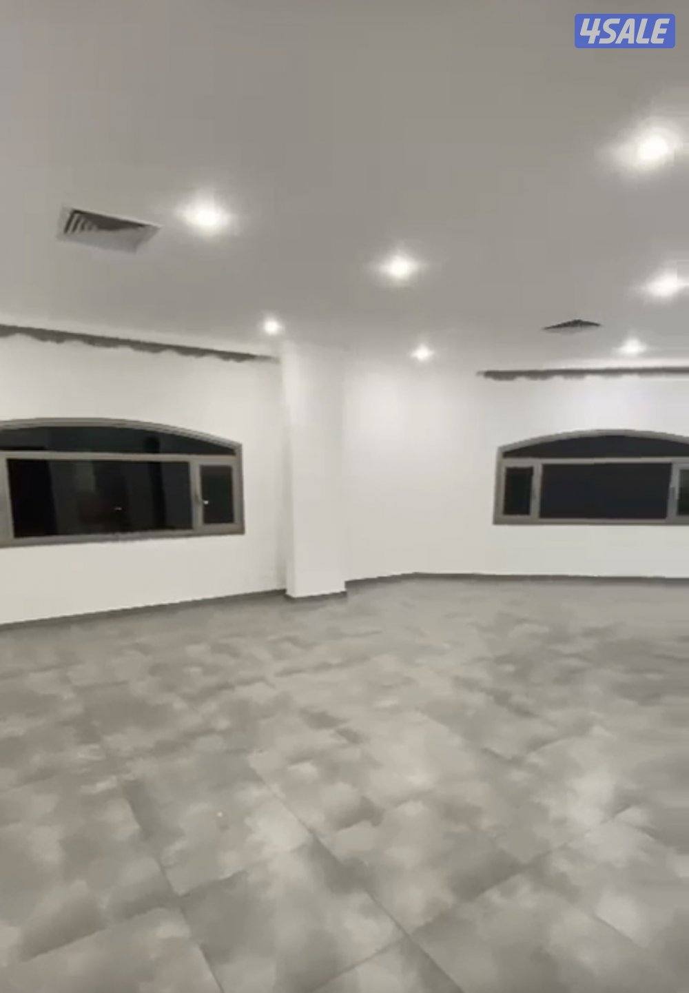 صالة/مطبخ/٤غرف نوم/٣حمامات/غرفة عامل مع حمام/ مصعد خاص/ ٢ موقف سيارة1