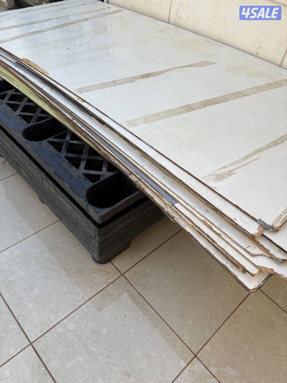 طبليات بلاستيكية  مقاس ١ متر x ١.٢٠م + اللواح خشب ٦ملم عدد ١١ لوح0