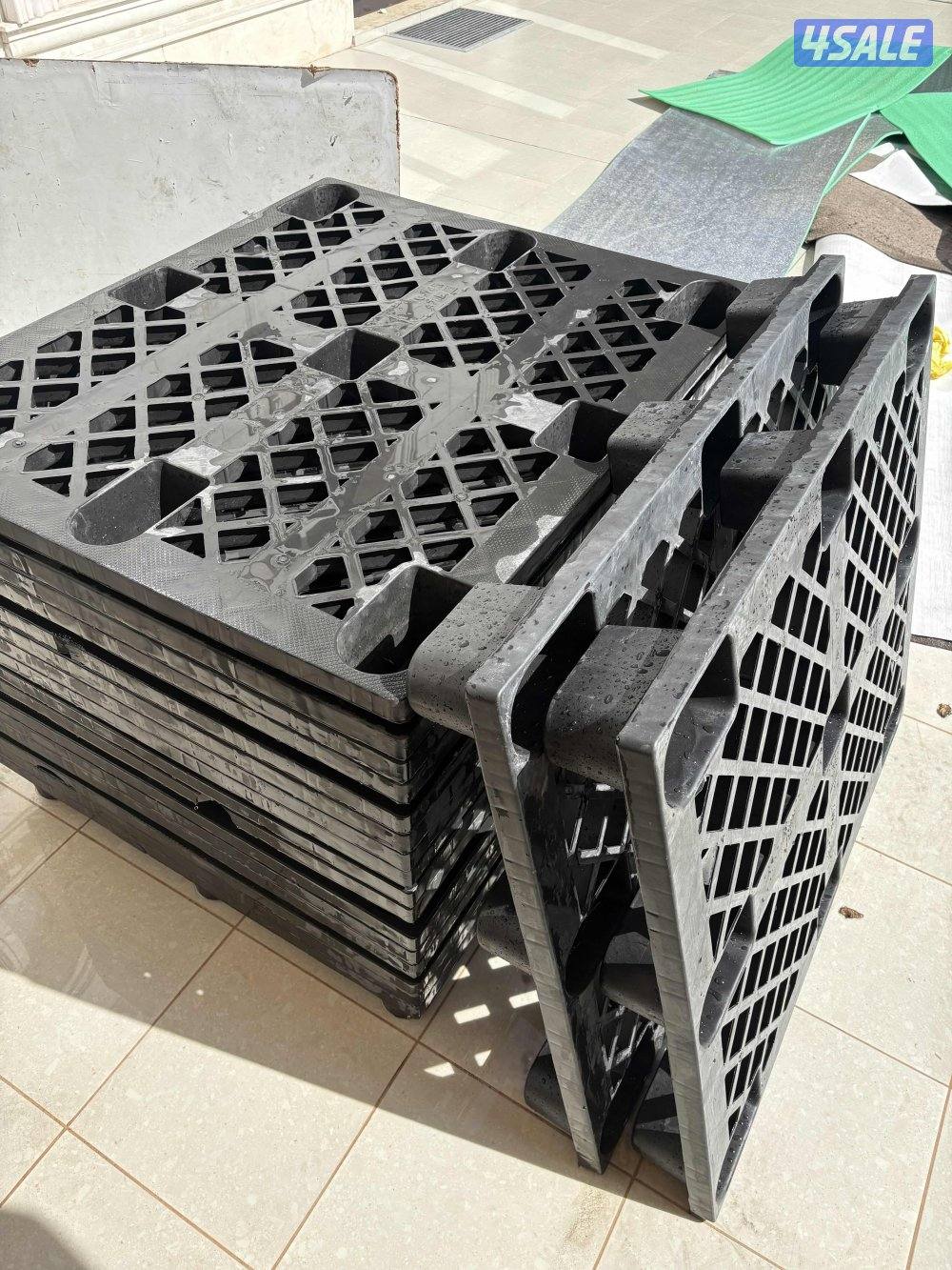 طبليات بلاستيكية  مقاس ١ متر x ١.٢٠م + اللواح خشب ٦ملم عدد ١١ لوح1