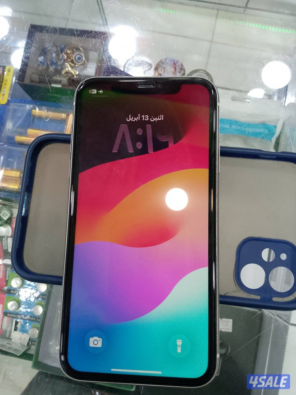 ايفون 11 لون ابيض نظيف جدا مافي خدش او حكة مو مفتوح1