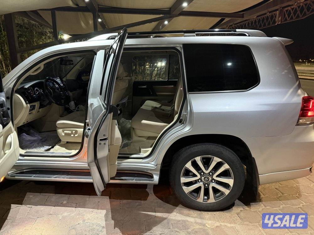 لاند كروزر 20212