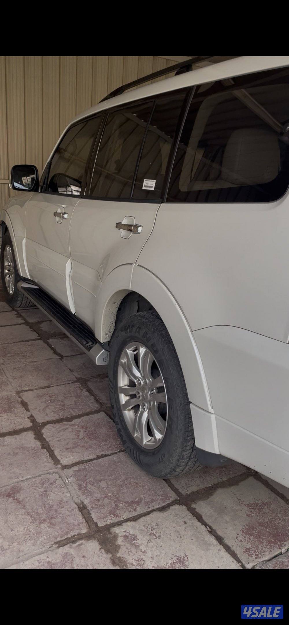 للبيع سيارتين الاولي باجيرو م 2019 الثانية تاهو م20011