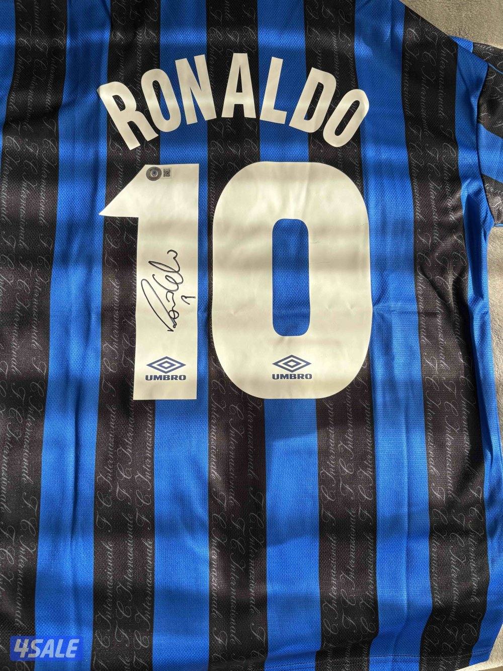 Signed Ronaldo shirt0
