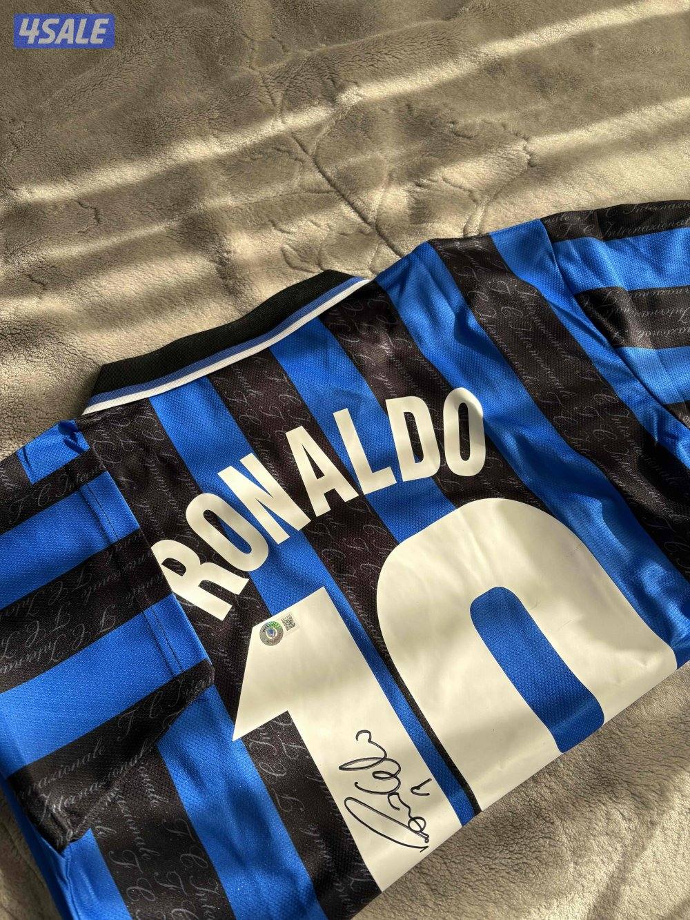Signed Ronaldo shirt3