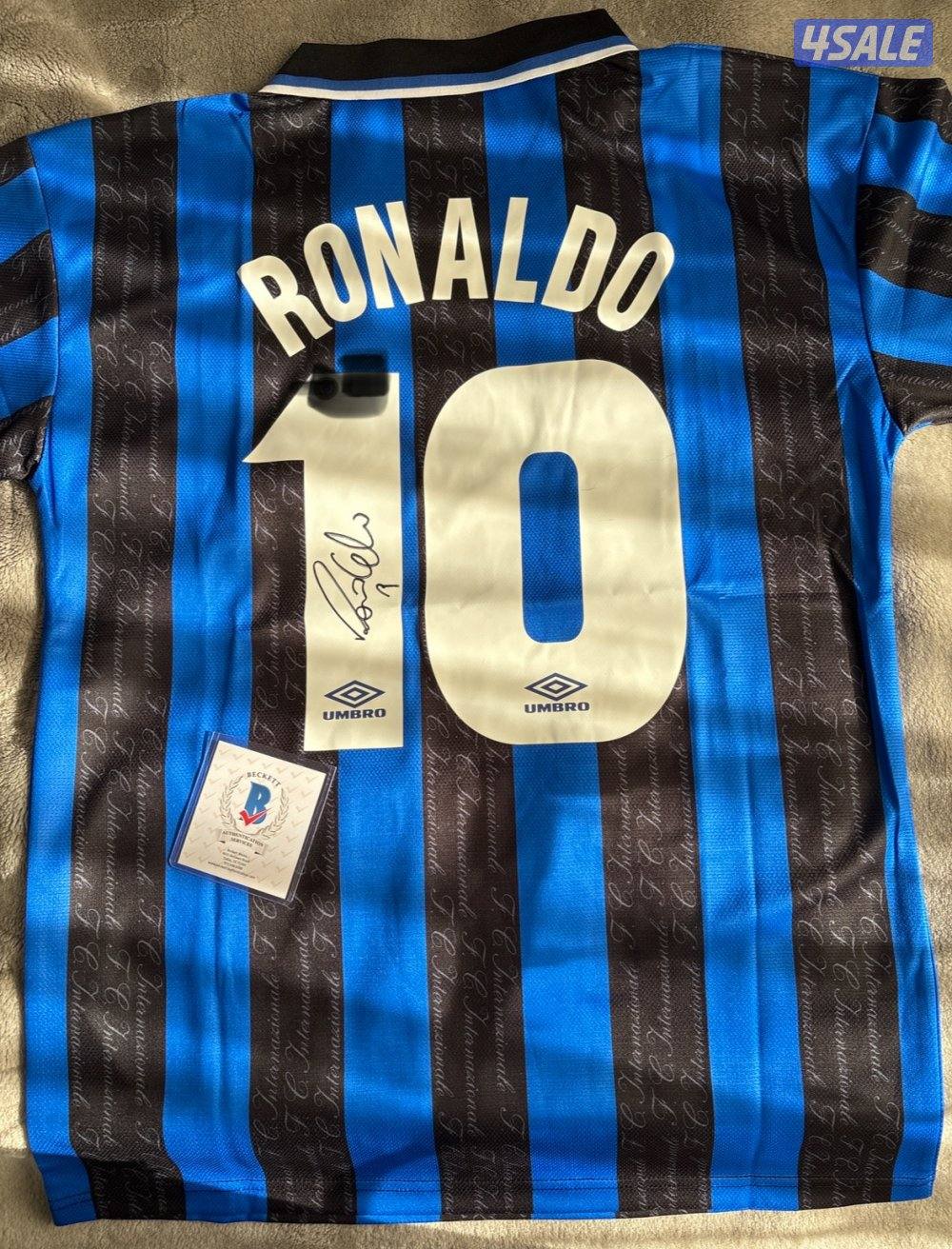 Signed Ronaldo shirt6