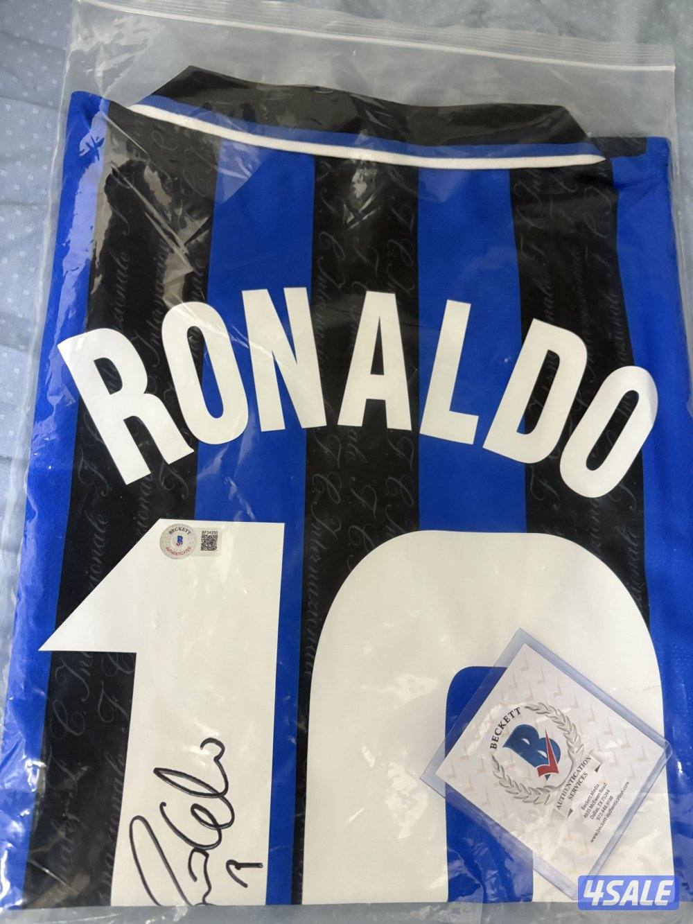Signed Ronaldo shirt8