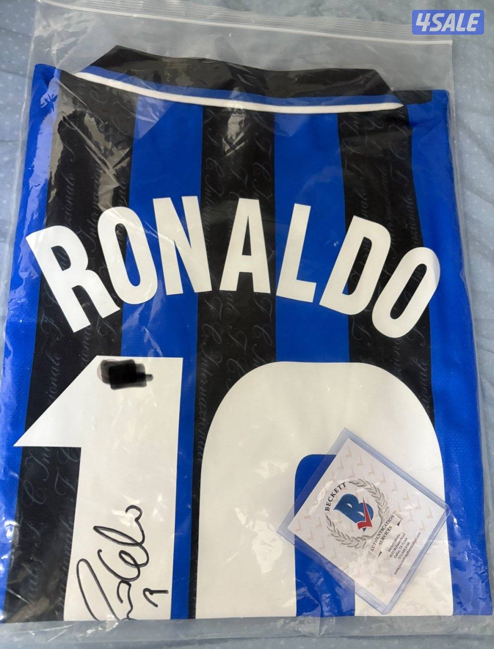 Signed Ronaldo shirt10