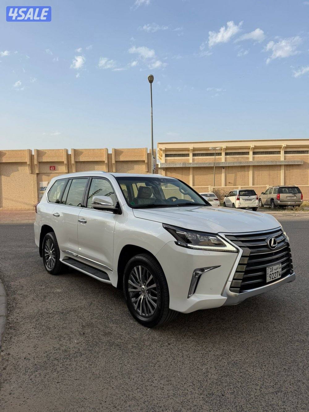 لكزس LX570 ٢٠٢٠ الساير عداد٦٠ ألف شرط الفحص قير مكينه شاصي البدي ٤ قطع0